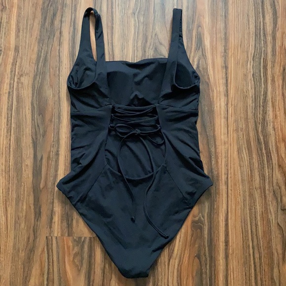 NWOT Becca Color Code Square One Piece - Picture 8 of 12